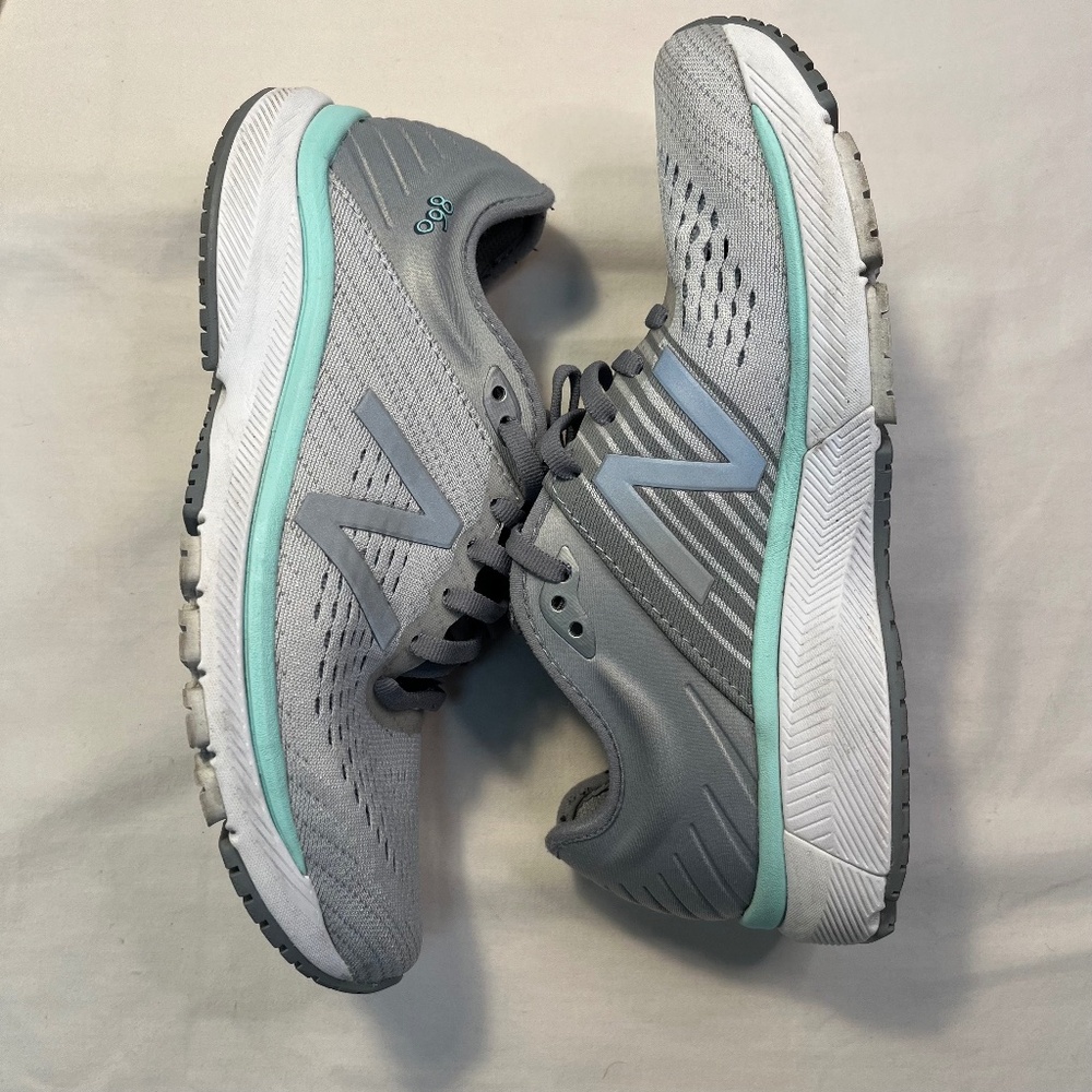 Women's New Balance 860 v10 Sneakers